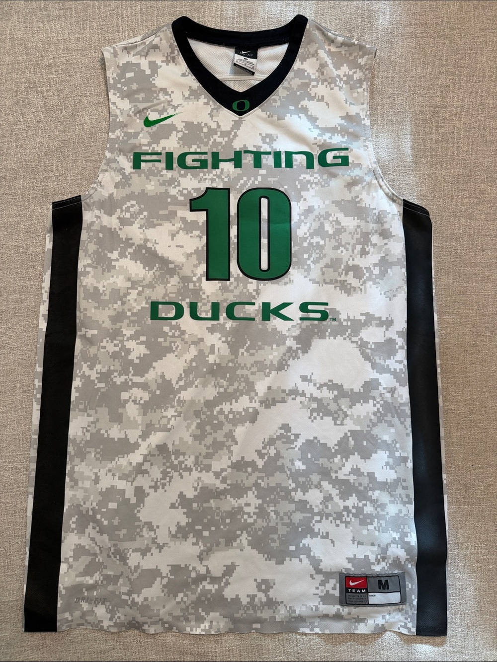 Nike Men’s Fighting Ducks #10 Camo Basketball Jersey - White, Gray, Green, Black